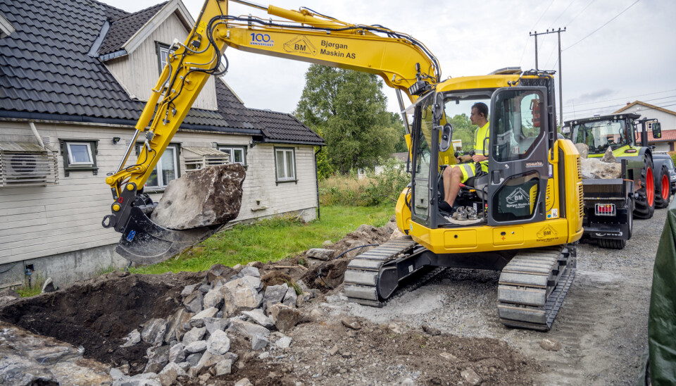 GRØFT: Nedgraving av en høyspentkabel er en typisk jobb som Mats Bjørgan gjør.