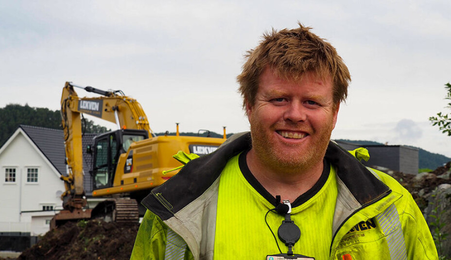 RÅSKINN: - Cat 330 er et råskinn av ei maskin, sier Hallgeir Lekven.