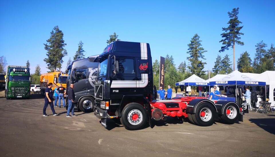 Volvo F12 Globetrotter Royal hos Volvo på Transportmessa 2021.