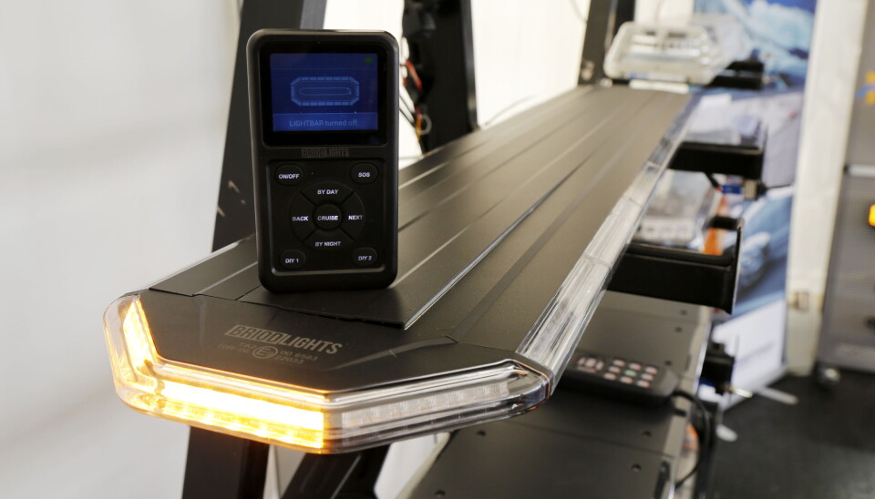 TYNN: Briod Horizon LED varsellysbjelken er 2,5 cm høy og har trådløst styringspanel. TYNN: Briod Horizon LED varsellysbjelken er 2,5 cm høy og har trådløst styringspanel.