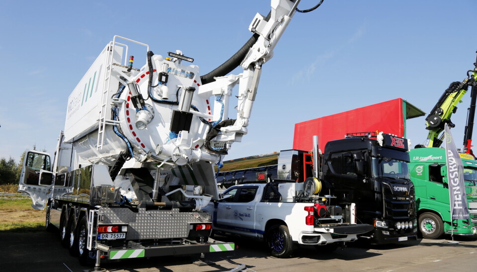 RÅSKINN: Bilen er spekket av detaljer. Tanken kan heves for å tippe direkte i en 7-fots container. Foto: Klaus Eriksen