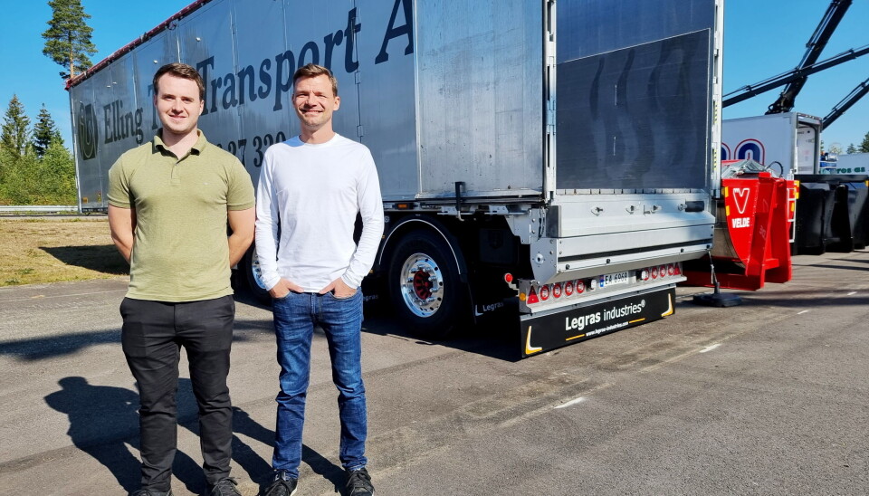 FRANSKE FØLELSER: René Moi Jespersen (til høyre) er agent for den franske lastebiltilhenger-produsenten Legras i Norge. Til å hjelpe seg med jobben har man Martin Schødt som er fra Danmark, men som jobber ved fabrikken som ligger i Champagne-distriktet. FRANSKE FØLELSER: René Moi Jespersen (til høyre) er agent for den franske lastebiltilhenger-produsenten Legras i Norge. Til å hjelpe seg med jobben har man Martin Schødt som er fra Danmark, men som jobber ved fabrikken som ligger i Champagne-distriktet.