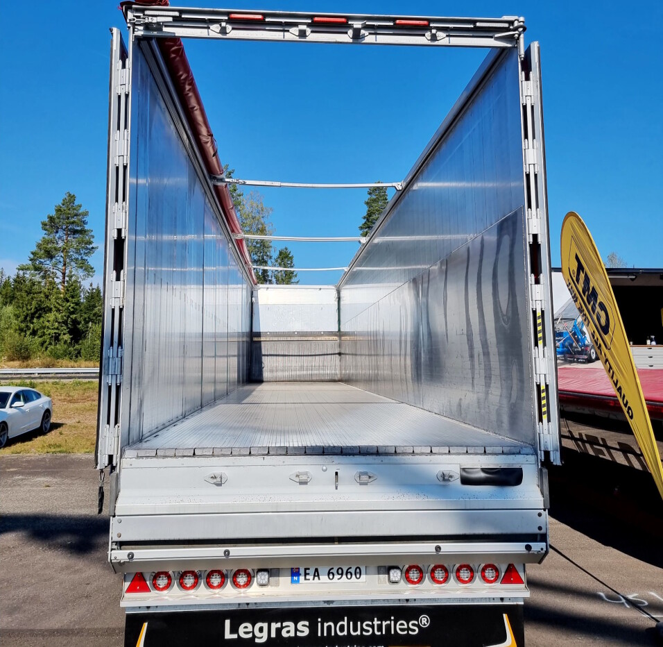 TETT GULV: Her er valmuefrø-frakteren til Elling Tuft Transport.