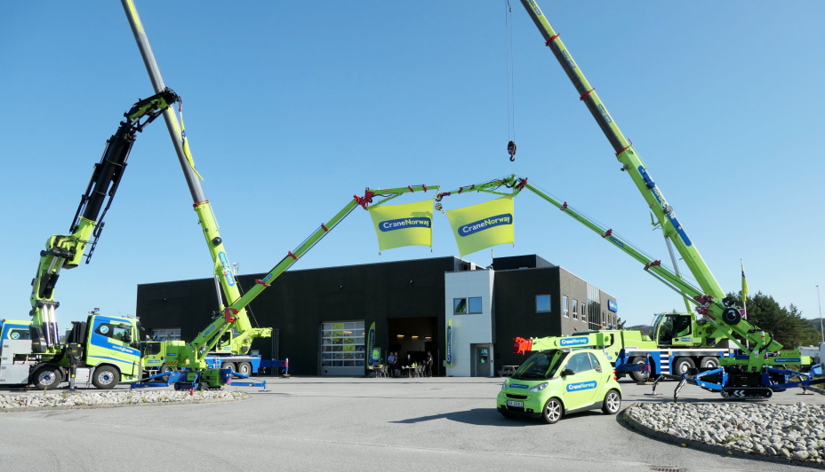 KRAN: I utkanten av messeområdet hadde Nordic Crane Vest AS rigget opp hele produktsortimentet på egen grunn.