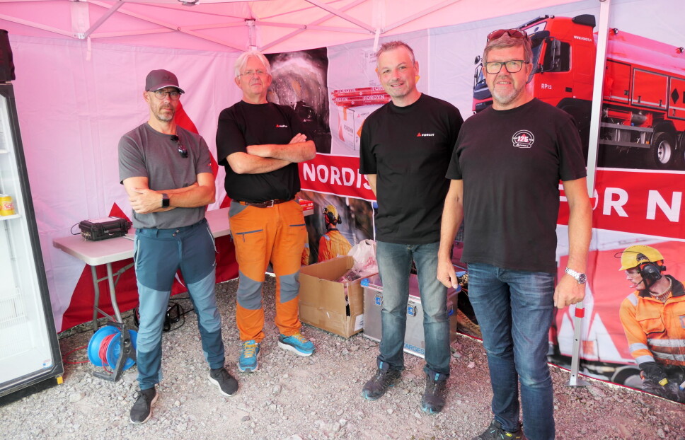 FIRKLØVER: Fire av Forcits ansatte var på plass da A&T besøkte messen. Fra v. Hans Erik Svennes, Pål Resser, Torleif Stople og områdeansvarlige Leif Andreas Ludviksen. Foto: Bjørn E. Eriksen