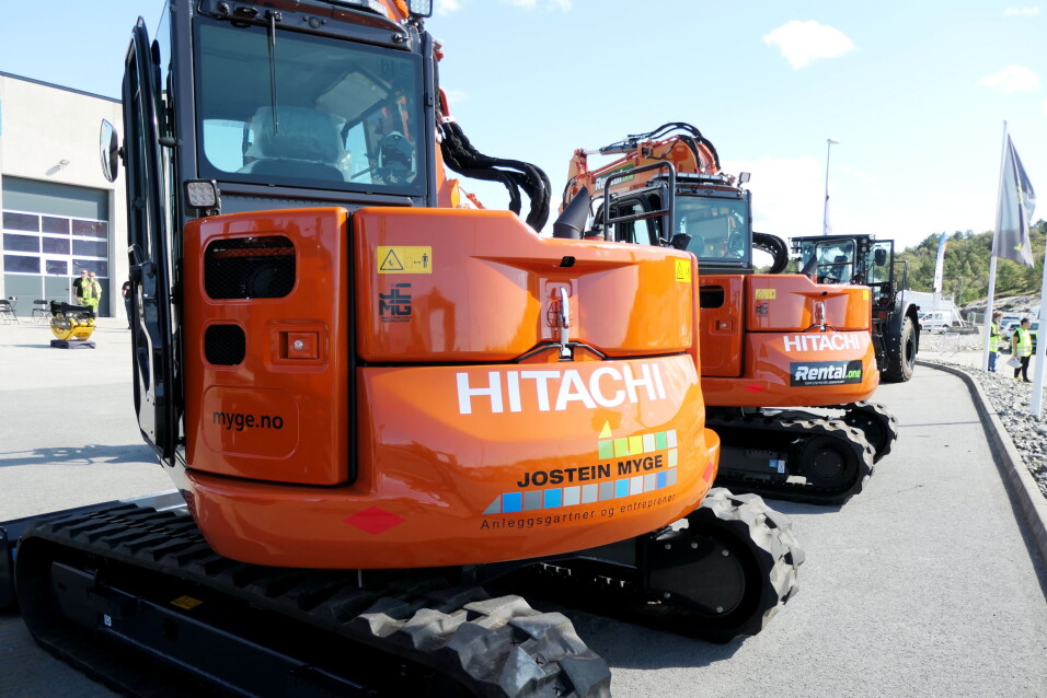 KUNDESOLGTE: Flere av Hitachi-maskinene skal rett ut til kunder etter utstillingen. KUNDESOLGTE: Flere av Hitachi-maskinene skal rett ut til kunder etter utstillingen.
