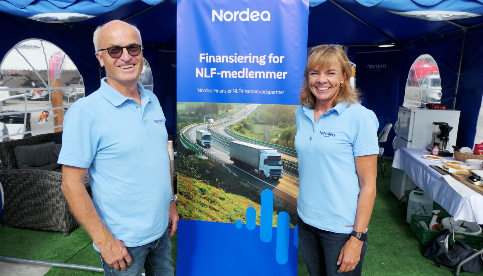 LENGTET: Både Magnus Skaar og Kirsti Nesvås er lettet over å komme ut på messe og snakke med kundene. Foto: Bjørn E. Eriksen