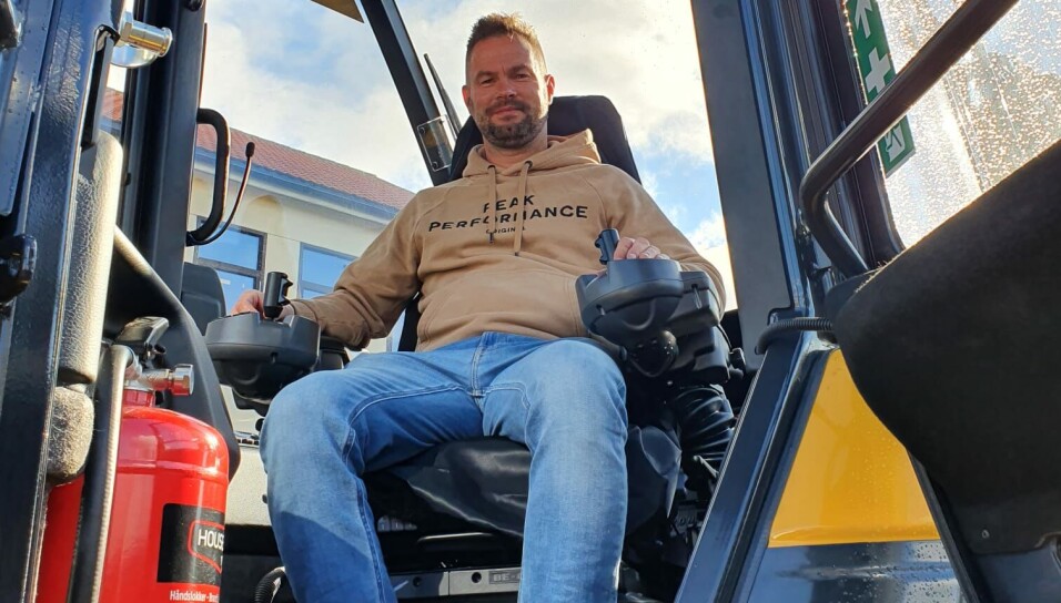 FORNØYD: - Vi er veldig fornøyd med nye maskiner, daglig leder Ben Roger Dyrhaug. Foto: Ponsse