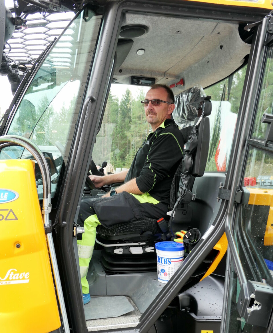 GODT MILJØ: Iver Engeli ser frem til å få prøvd maskinen i tyngre jobber. Foto: Bjørn E. Eriksen