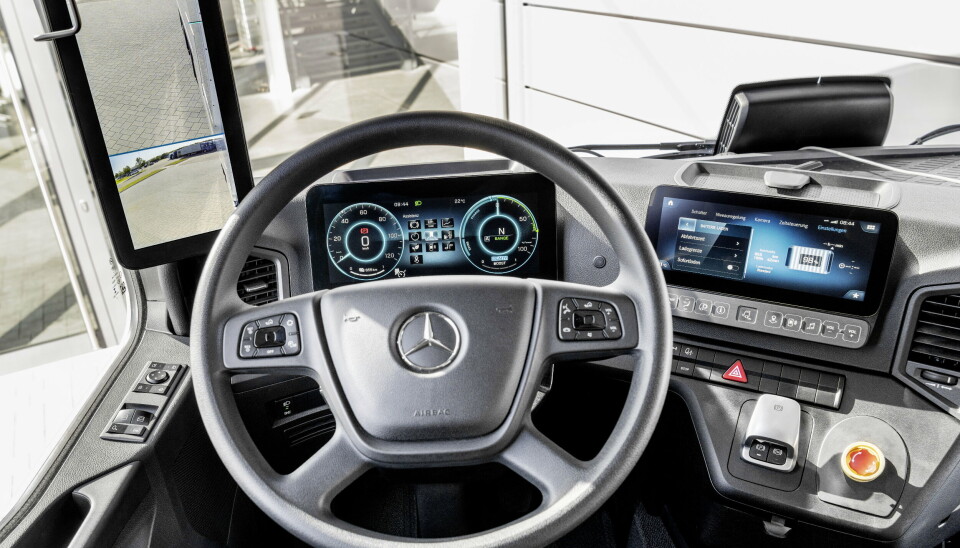 KJENT MILJØ: Innvendig i eActros finner vi et kjent førermiljø med den digitale cockpiten. Føreren kan velge mellom tre kjøremoduser.