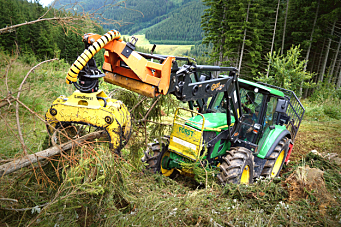 Nytt traktordekk for skogsarbeid