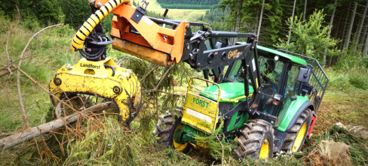 Nytt traktordekk for skogsarbeid