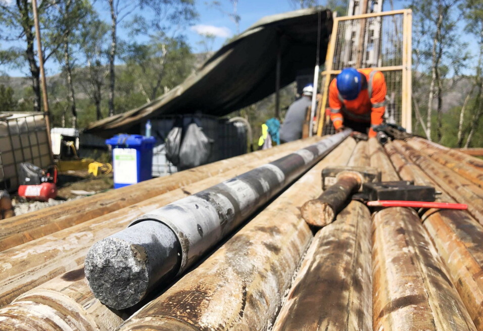 STOR JOBB: I slutten av september 2021 var det utført 44.500 boremeter siden mai 2020. Store områder skal kartlegges. Foto: Norge Mining