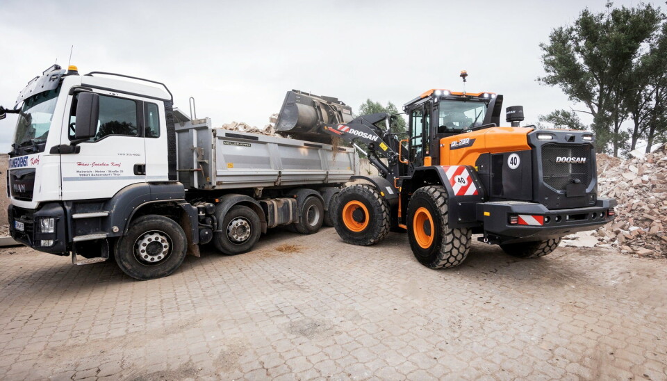 NYMASKINEN: Doosan DL200-7 veier 12 tonn, og er utstyrt for lasting av biler og et bredt arbeidsspekter. (Foto: Doosan) Foto: Doosan