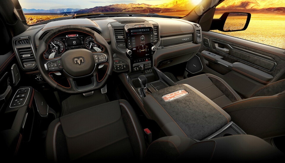 IGNITION: Selv om RAM TRX burde kunne stå på egne ben, kommer det også her ulike spesialversjoner i begrenset nummerert produksjon. Dette er interiøret i en 2022 RAM 1500 TRX Ingition Edition.