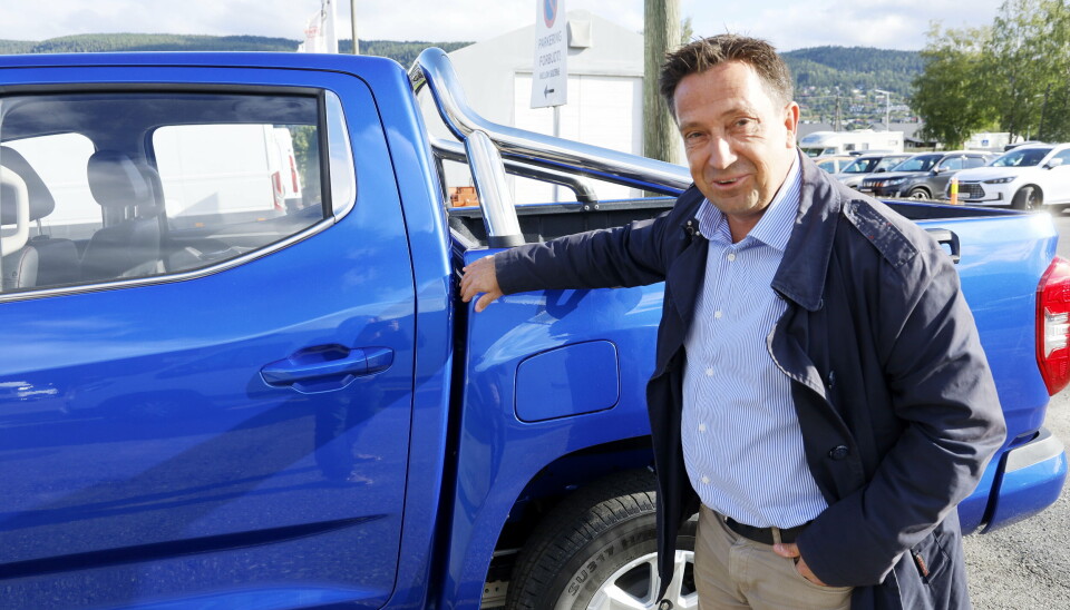GLEDER SEG: RSA har et bredt utvalg av kinesiske kjøretøy, og daglig leder Espen Kristoffersen ser frem til å få på plass en elektrisk pickup. Selskapet har som importør av Isuzu god erfaring i dette segmentet, og ser at det spesielt fra kommuner, bygg- og anleggsbransjen er økende etterspørsel etter 0-utslipps biler.