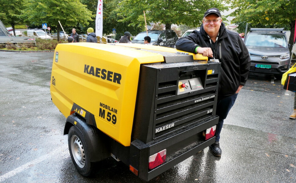 NYLANSERING: Produktsjef Tore Aanerød ved sin nye Kaeser M59 kompressor.