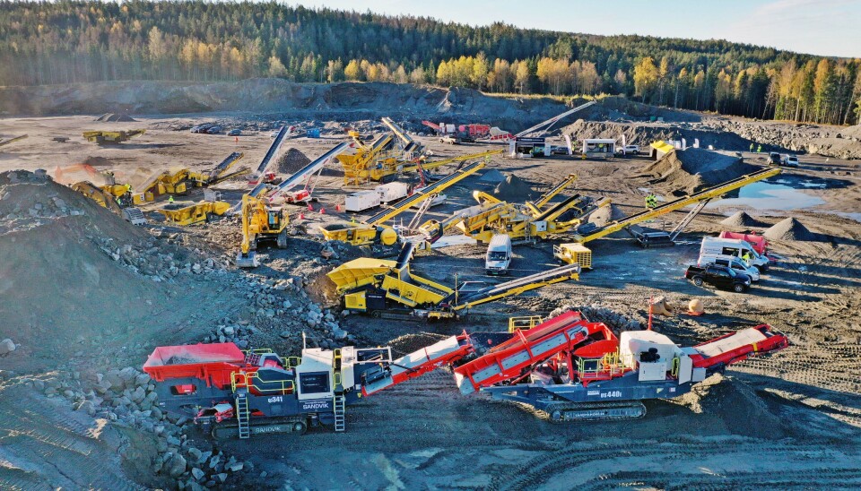 DEMOFELT: Også i Feiring Bruks pukkverk i Hobøl var det tett mellom maskinene.