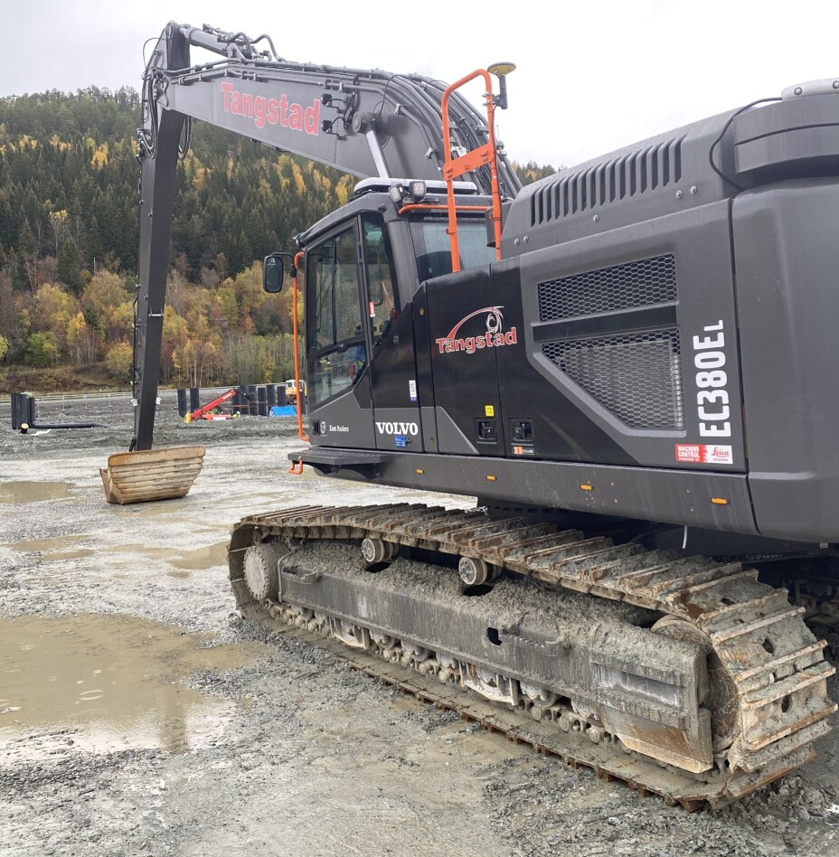STANDARD: Maskina er en standard Volvo EC380 – bare med ekstra langt aggregat.