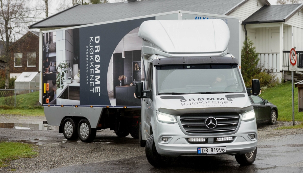 SMIDIG: Fremkommeligheten er formidabel på minisemien til Ekspeditt. Det er Mercedes-Benz Sprinter som har fått svingskive og en minisemi.