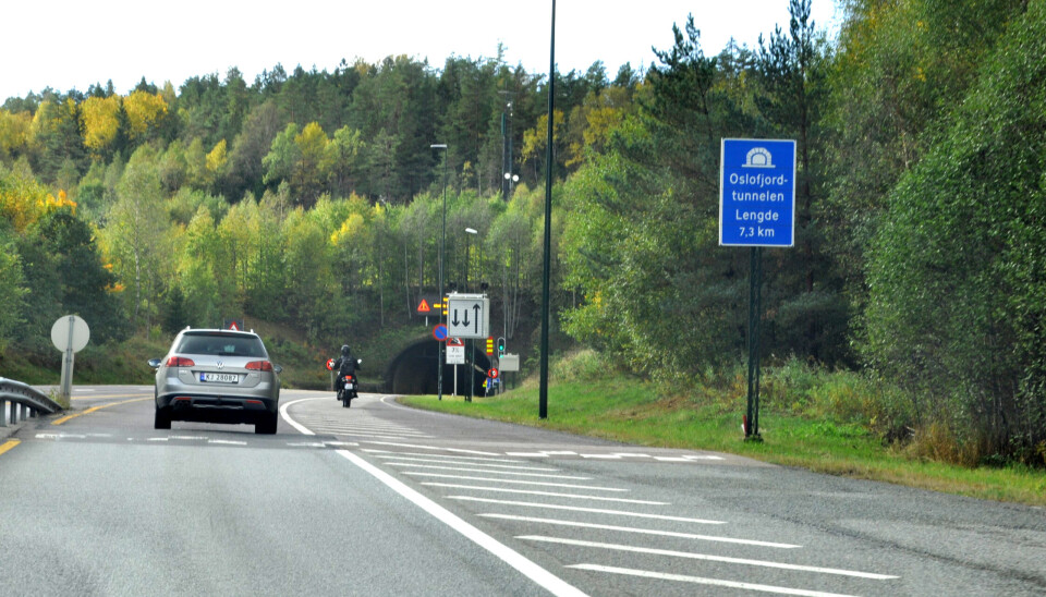 Dagens ene løp i Oslofjordtunnelen må stenges i til sammen ca. 1000 timer når det sprenges ved drivingen av et nytt løp over en periode på tre år.