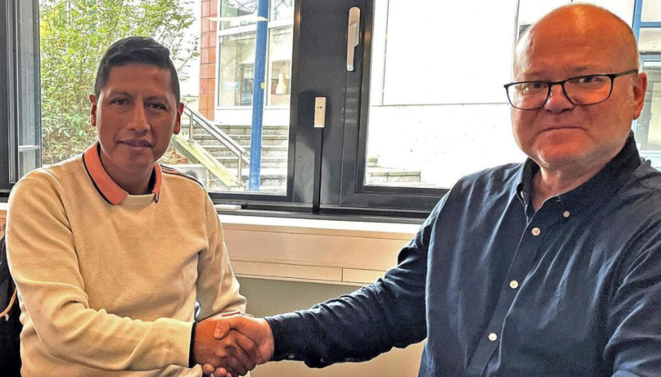Vikens byggeleder Milton Reimundo (til venstre) inngikk kontrakt med entreprenøren Park og Anlegg AS, her representert ved daglig leder Øyvind A. Bergersen.