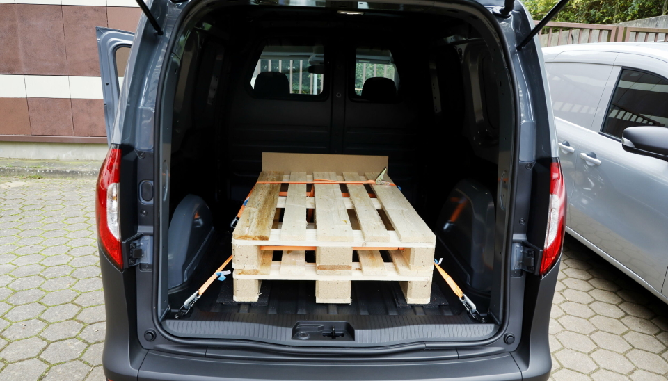 VAREROMMET: Nyttelasten er mellom 320 og 752 kilo, og volumet er på 2,9 m3.