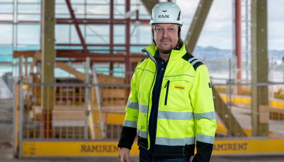 Avdelingsleder for Oslo stillas, Thomas Tangstad, ser bare fordeler med å ansette fremfor å leie inn montører.