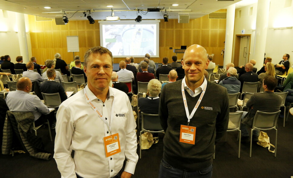 OVERRASKENDE MANGE: Daglig leder Arne Kenneth Øvstebø (t.v.) og ansvarlig for vaskeanleggene og gjenvinning, Audun Ørbeck, trodde at rundt 10-15 skulle melde seg på seminaret, men i stedet fikk de 85 registrerte!
