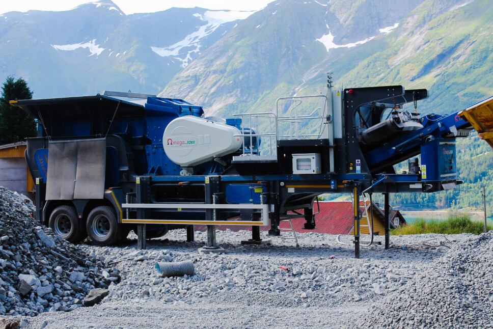 TESTET UT I STRYN: Vinsrygg Maskin AS testet ut et knuseverk i et års tid og kom med nyttige tilbakemeldinger som fabrikken i Nord-Irland tok med i senere modeller. Etter justeringene fikk Vinsrygg Maskin et nytt knuseverk.
