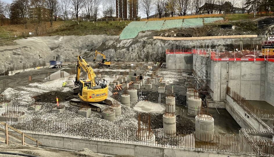 Grunnarbeidene startet opp i januar 2021, og har under utfordrende grunnforhold med porøst fjell og nærhet til eksisterende T-bane, lagt et trygt fundament for det nye badeanlegget på Tøyen.