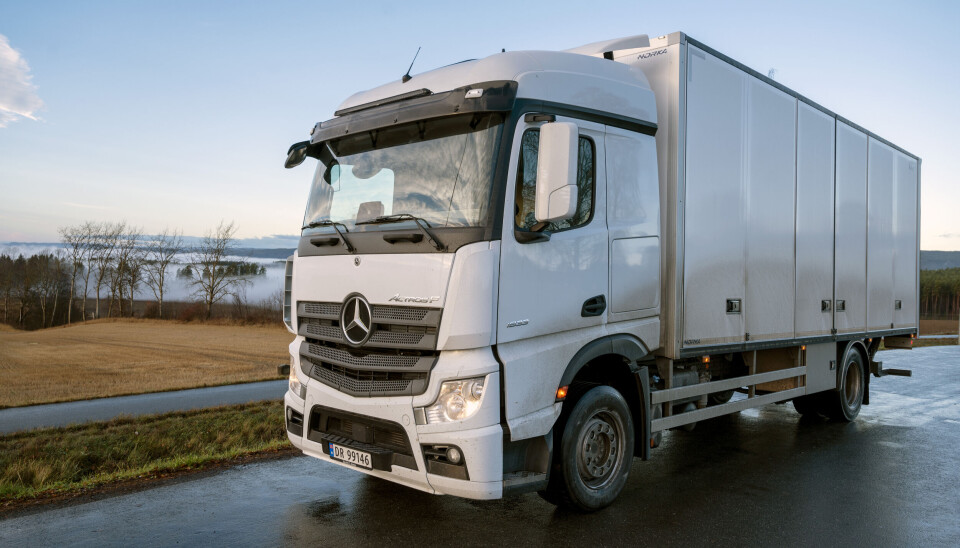 FØRSTE: Denne skapbilen er den første norske Mercedes-Benz Actros F-en. Den er bygget med et NorKa-skap.