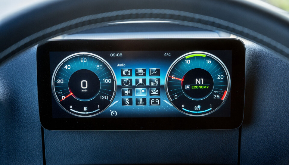 ENKLERE: Et litt enklere dashbord er blant forskjellene på en vanlig Actros og en F.
