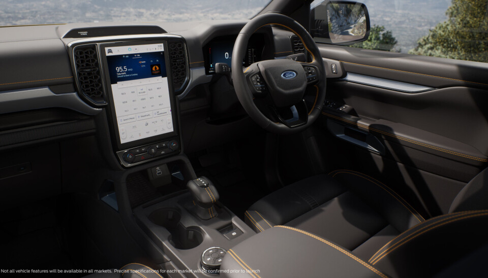 Interiøret i nye Ford Ranger. Ford har sendt ut pressebilder av pickupen med rattet på høyre side. Det blir selvsagt også versjoner med rattet på «rett side» for markeder som ikke har det engelske systemet.