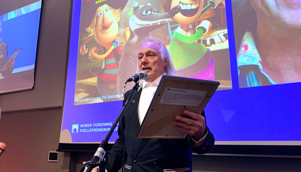 Øystein Dolmen (Knutsen) mottok prisen Årets Grevling 2021 på NFFs gallamiddag i Oslo i går kveld. Den andre i den morsomme og opplysende duoen, Gustav Lorentzen (Ludvigsen), døde 21. april 2010 da han deltok i et orienteringsløp.