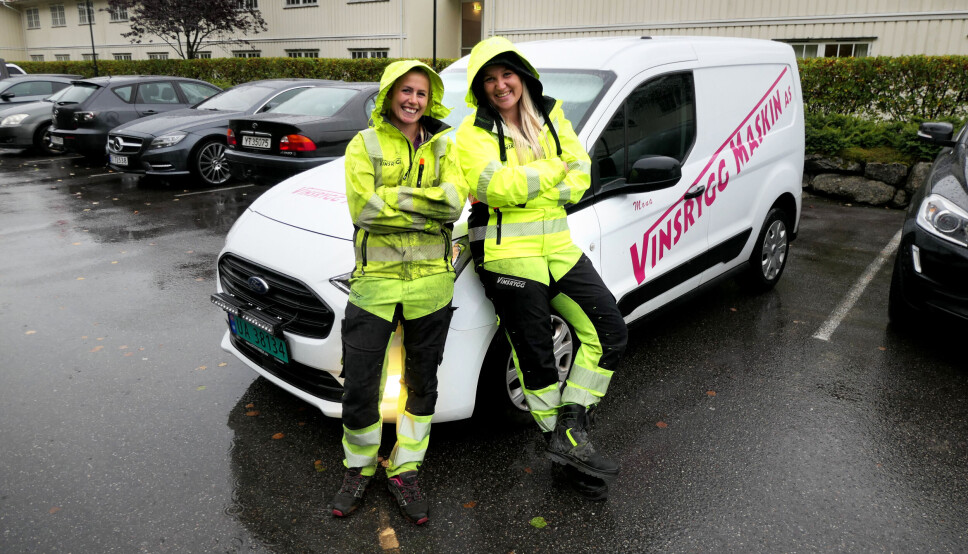 ROSA: Vinsrygg Maskin har utstyrt alle har egen bil, men kun Sigrid, Mona og lastebilsjåførkollega Isabella har fått firmanavnet i rosa skrift.