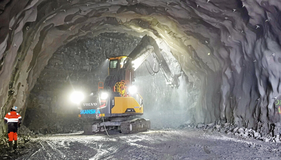KREVENDE PROSJEKT: Sikringstiltakene har flommet på Skanskas E69 Skarvbergtunnelen. Tunnelen skulle vært åpnet i september, men er forsinket i ca. et år. Foto: Thomas N. Witsø-Bjølmer