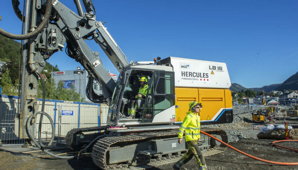 Reduserte 170 tonn CO2-ekvivalenter: Hordaland fylkeskommune anskaffet en elektrisk spuntmaskin til både peling og spunting. Dette er et av flere klimatiltak fylkeskommunen har fått Klimasats-støtte til å gjennomføre.