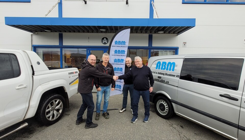 Fra venstre: Paul Håkon Endresen (salgssjef i Anleggsgruppen), Per Gunnar Holmgren (daglig leder Anleggsgruppen), Arne Vanvik (kontorleder i ABM) og Halgeir Olsen (forretningsutvikler i Felleskjøpet og styreleder i ABM).