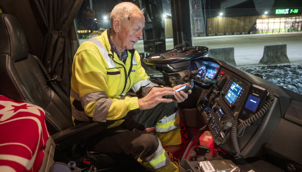 FORBEREDE: Før lossingen starter må terminalen som holder kontroll på alle kolliene logges på.