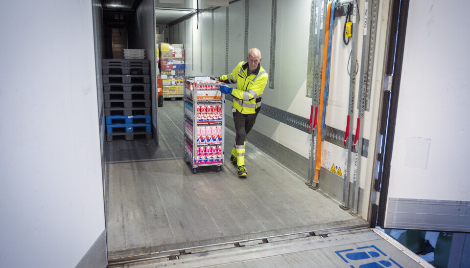 FYSISK: Selv Tore Karlsen har snile på bilen blir det mange tunge tak i løpet av dagen.