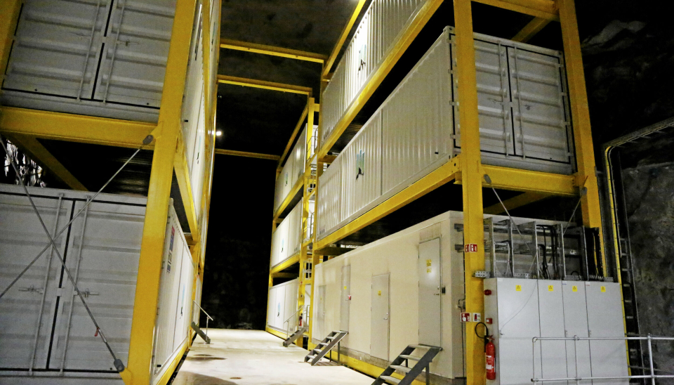CONTAINERE: Inne i disse containerne er det servere som tar vare på sensitiv og uvurderlig data. Én slik container inneholder fort datautstyr for 50 millioner kroner. Foto: Klaus Eriksen