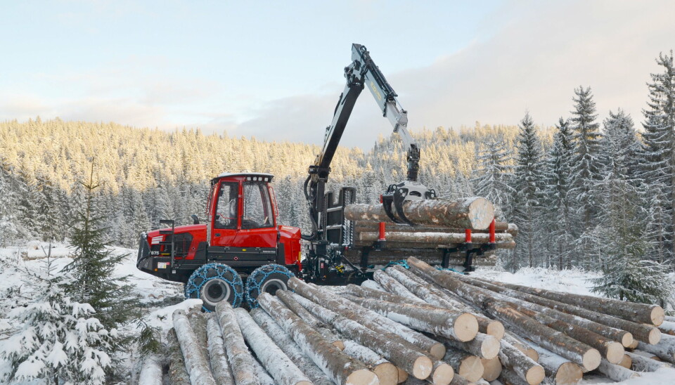 PRØVEKJØRING: Lastbæreren Komatsu 875 lastbærer med de nye maskinsystemene under prøvekjøringen i Hof.