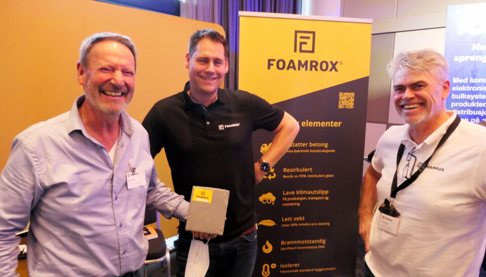 TUNNELMILJØ: Her på Fjellsprengningskonferansen er vi i vårt rette miljø, mener Rolf Jakobsen (t.v), Terje Jakobsen og Trond Erik Bognø fra Foamrox AS.