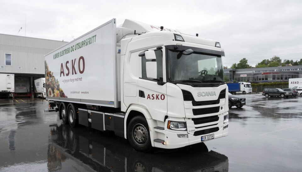 SJELDENT SYN: Det går fortsatt bare noen ganske få elektriske lastebiler i Norge. Her en Scania G350 elektrisk distribusjonsbil som er levert til Asko Norge.