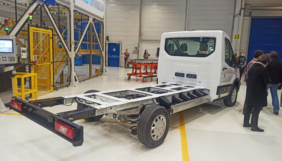 VARIANTER: Totalt vil eTransit bli levert i hele 25 ulike varianter, her en chassisversjon.