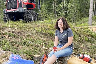 Linn Merete er maskinfører i skogen: – Verdens fineste jobb