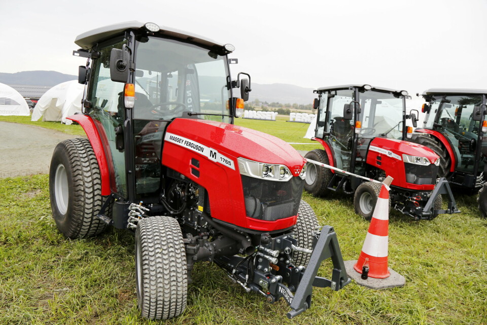 BORN TO FARM: Massey Ferguson har lansert slagordet «Born to Farm» og har turné rundt i Europa. Her fra et besøk i Trøndelag denne høsten.