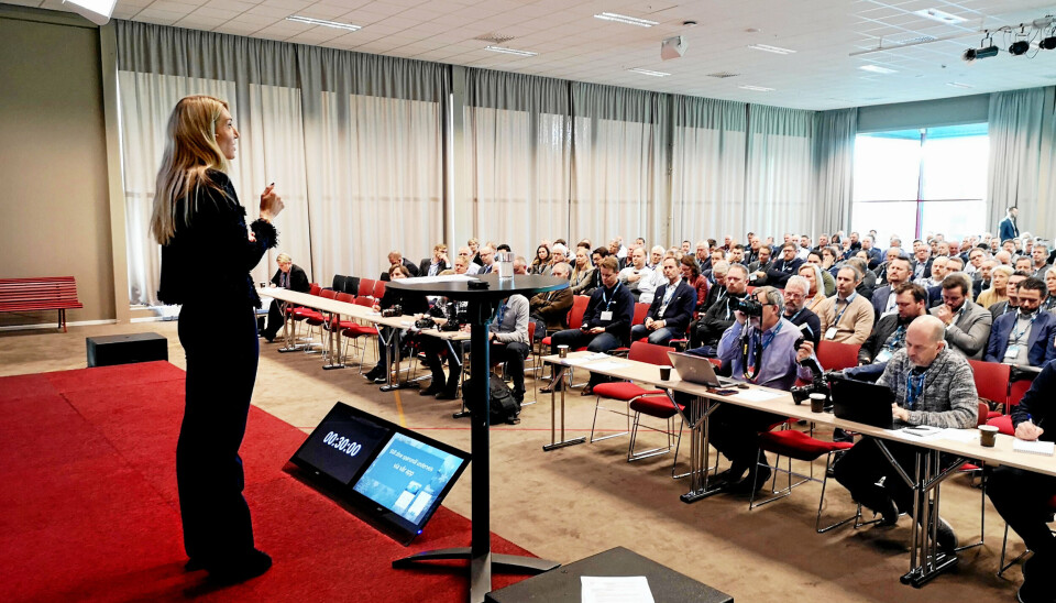 Adm. direktør i MEF, Julie Brodtkorb, på scenen i et av konferanserommene under Arctic Entrepreneur 2020 på The Qube, Gardermoen. I 2020 var det ca. 1500 deltakere på arrangementet. I 2021 ble det avlyst på grunn av covid-19-pandemien.