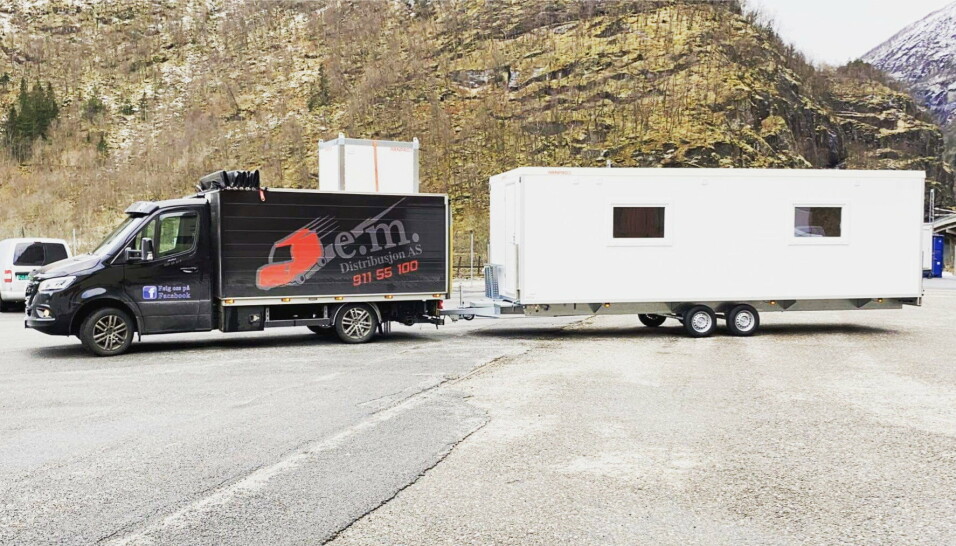 GARDINTAK: Gardintaket er både lett og praktisk når det skal fraktes høye gjenstander som toaletter og lignende.